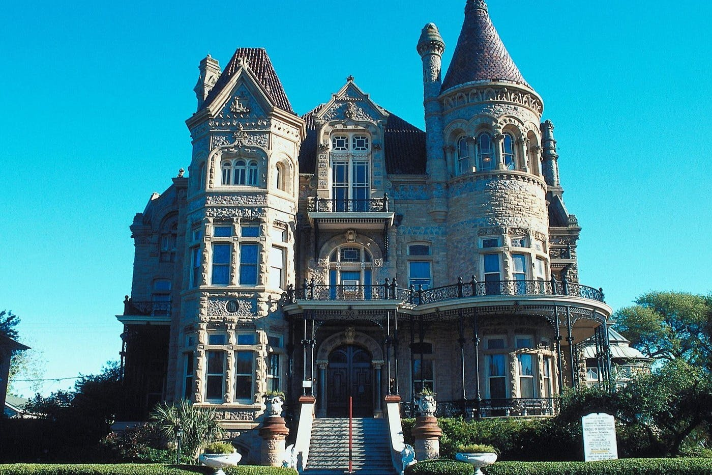 Houston: Guided Double-Decker Bus Tour + Galveston Visit - Photo 1 of 8